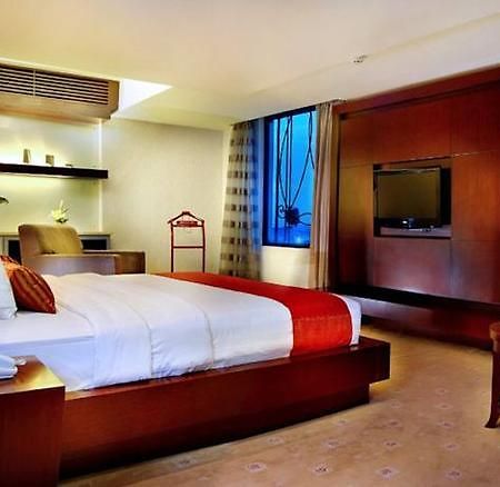 Grand Aston City Hall Medan Luaran gambar