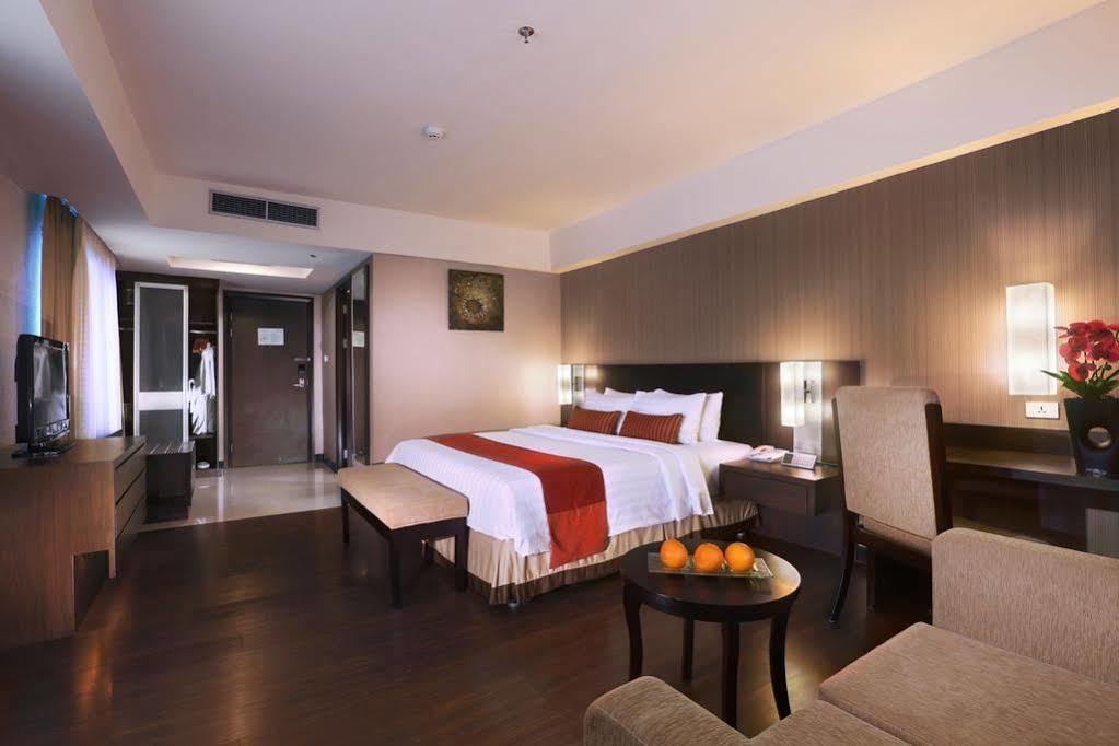 Grand Aston City Hall Medan Luaran gambar