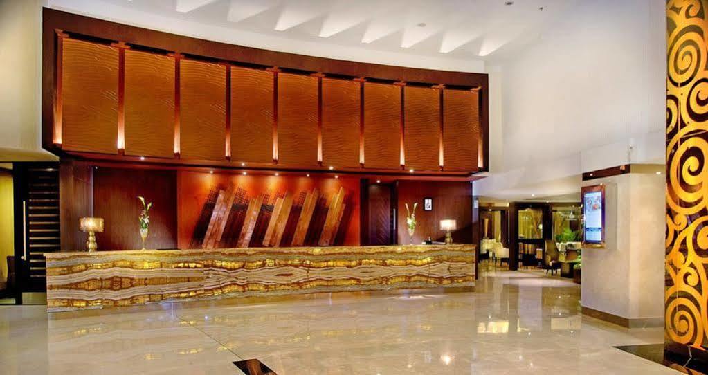 Grand Aston City Hall Medan Luaran gambar