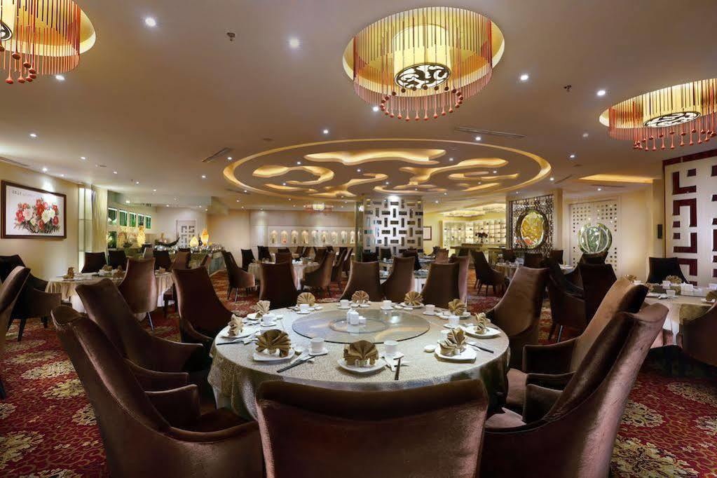 Grand Aston City Hall Medan Luaran gambar