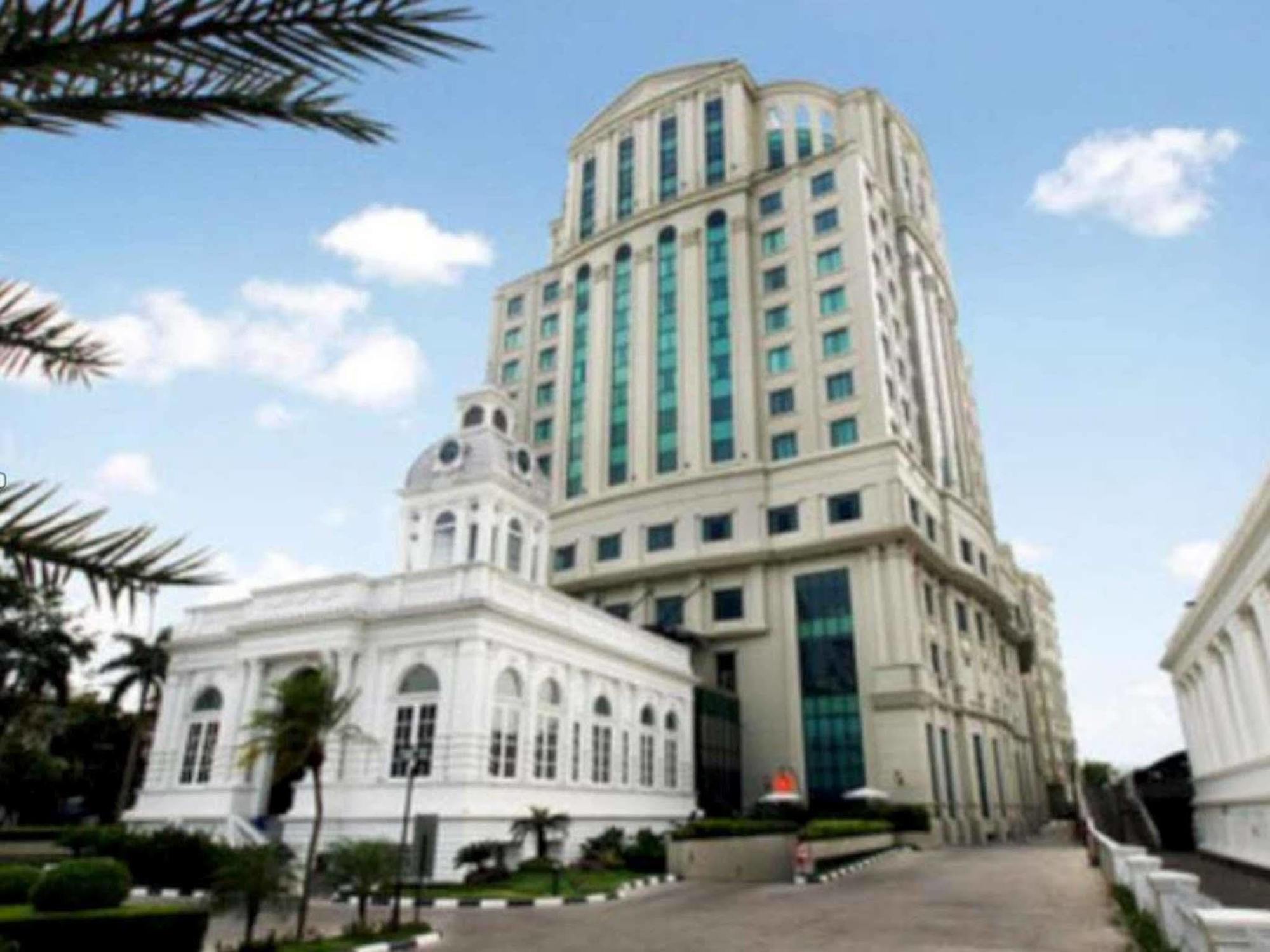Grand Aston City Hall Medan Luaran gambar